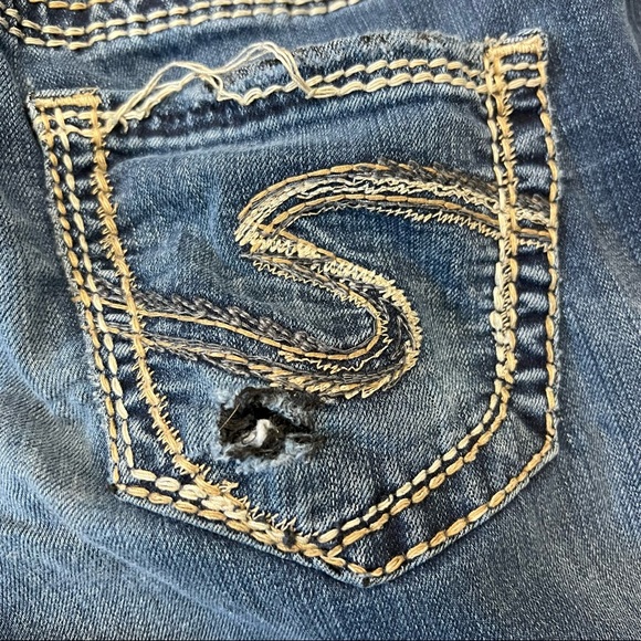 Silver Suki High Straight Dark Wash Denim Embellished Stitched Jeans 26 - Picture 4 of 7